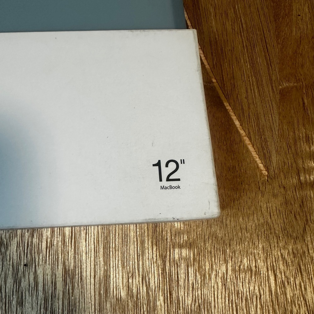 Incase Hardshell Case for 12 Inch MacBook Protective Cover - Picture 3 of 5